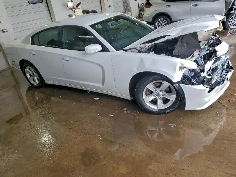 2013 DODGE CHARGER SE  