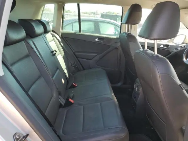 2010 VOLKSWAGEN TIGUAN S  