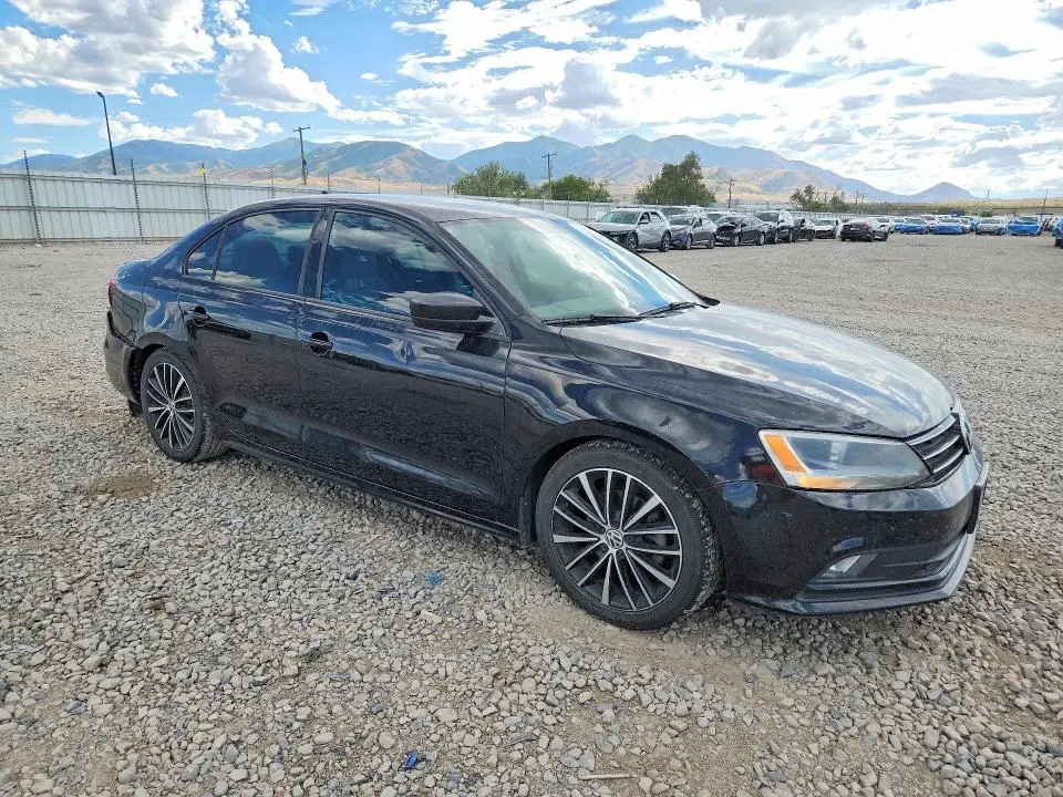 2016 VOLKSWAGEN JETTA SPORT  