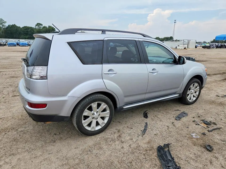 2013 MITSUBISHI OUTLANDER SE  