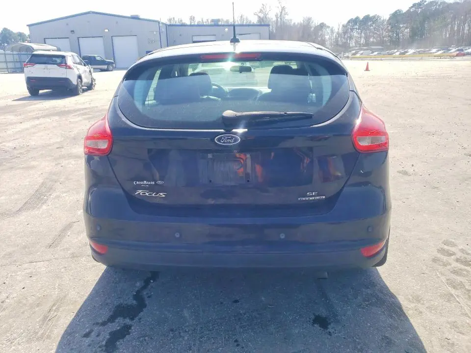 2016 FORD FOCUS SE  