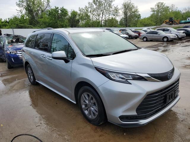 2022 TOYOTA SIENNA LE