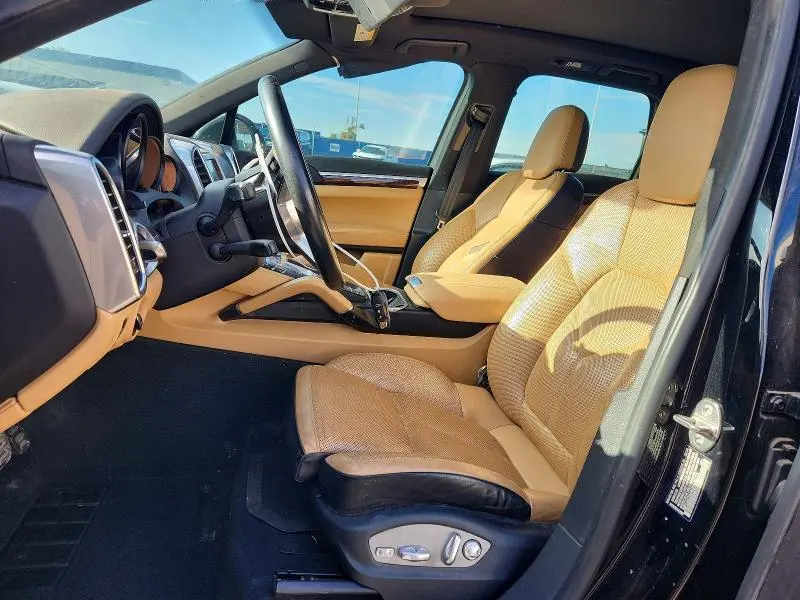 2016 PORSCHE CAYENNE   