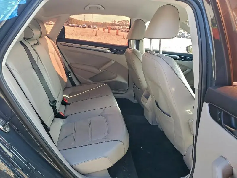 2017 VOLKSWAGEN PASSAT R-LINE  