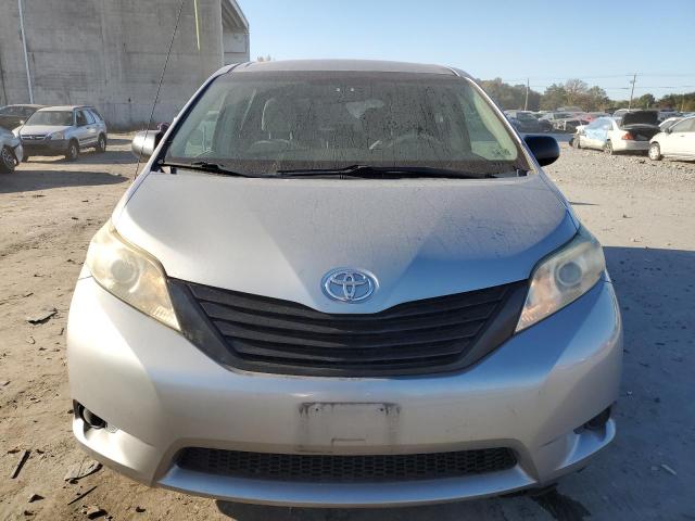 2011 TOYOTA SIENNA 