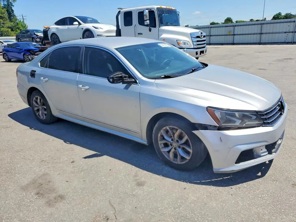 2017 VOLKSWAGEN PASSAT S  
