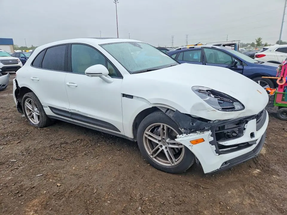 2025 PORSCHE MACAN BASE  