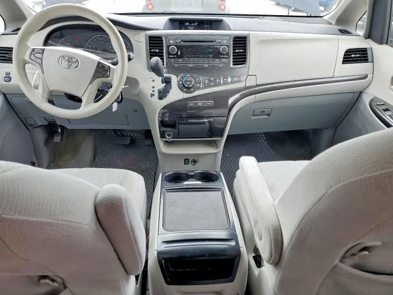 2014 TOYOTA SIENNA LE 8-PASSENGER  
