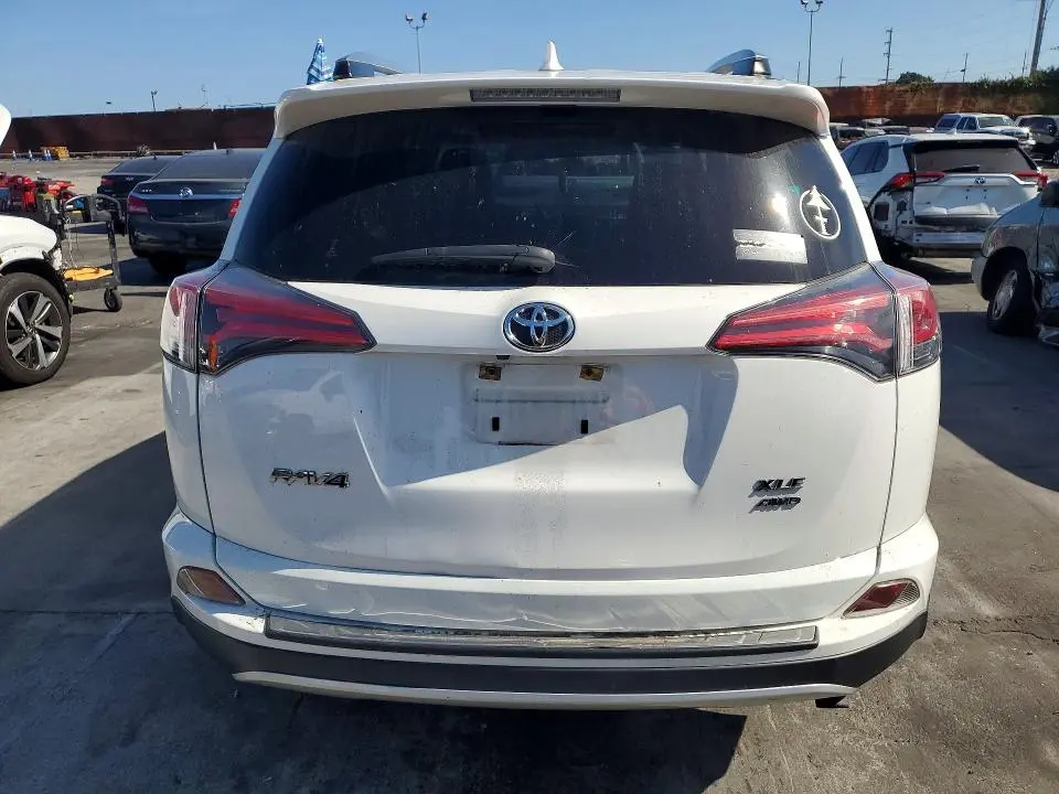 2018 TOYOTA RAV4 XLE  