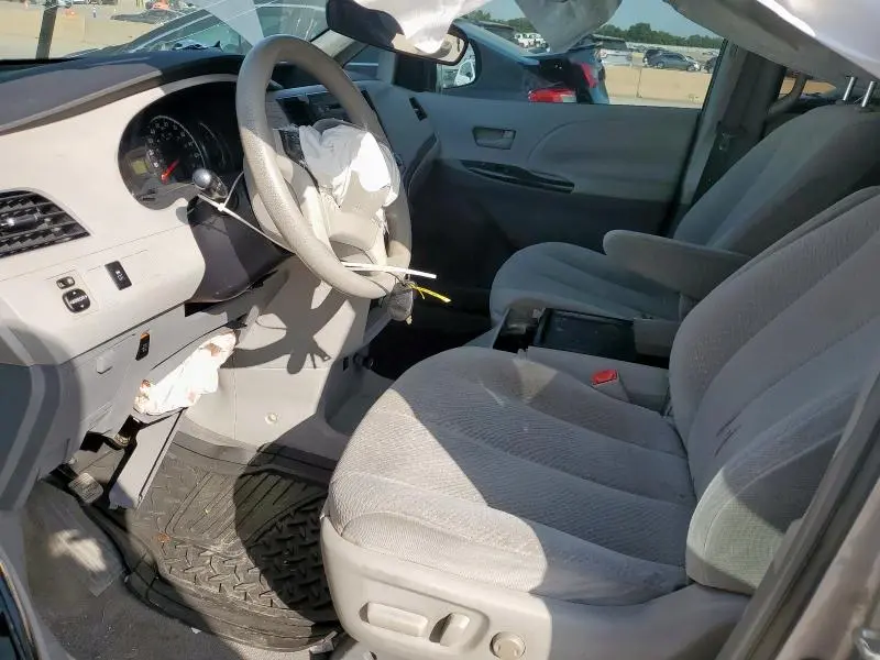 2011 TOYOTA SIENNA LE  