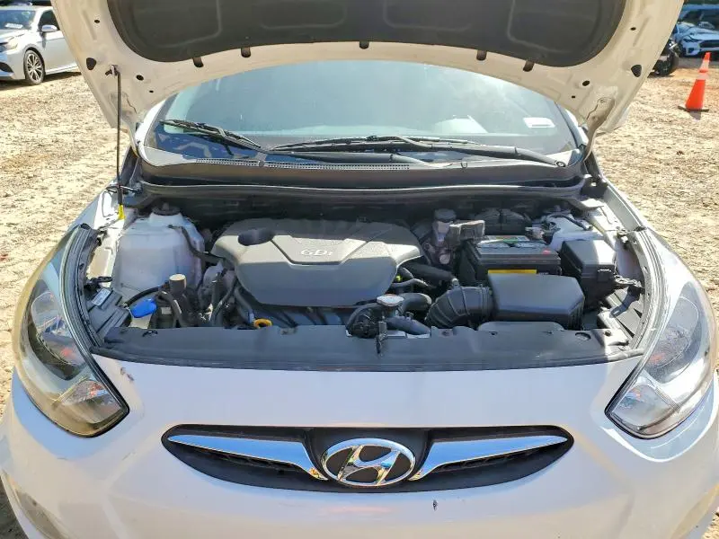 2013 HYUNDAI ACCENT SE  