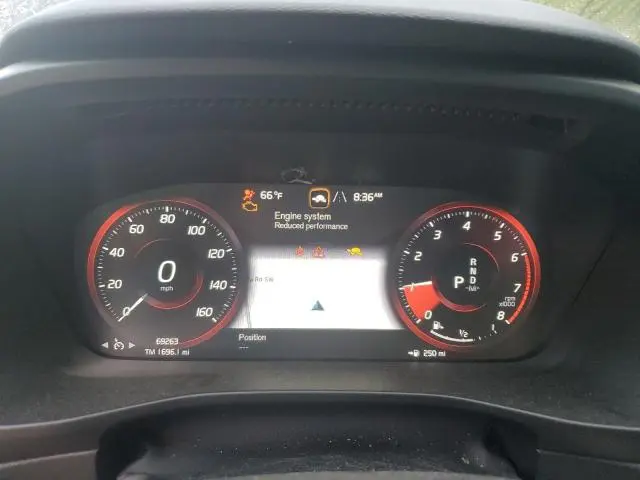 2021 VOLVO XC40 T5 MOMENTUM  