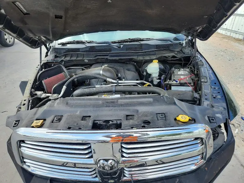 2016 RAM 1500 SLT  