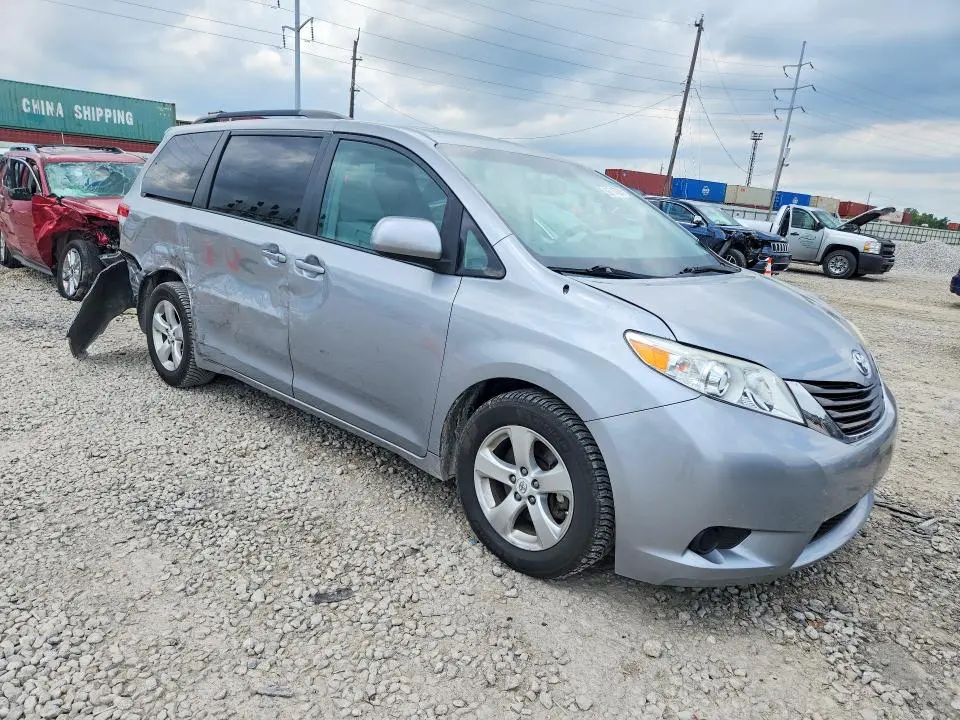 2012 TOYOTA SIENNA LE  