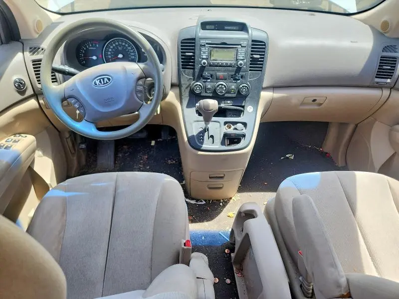 2011 KIA SEDONA LX  