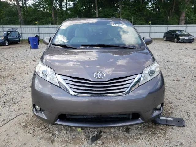 2016 TOYOTA SIENNA XLE  