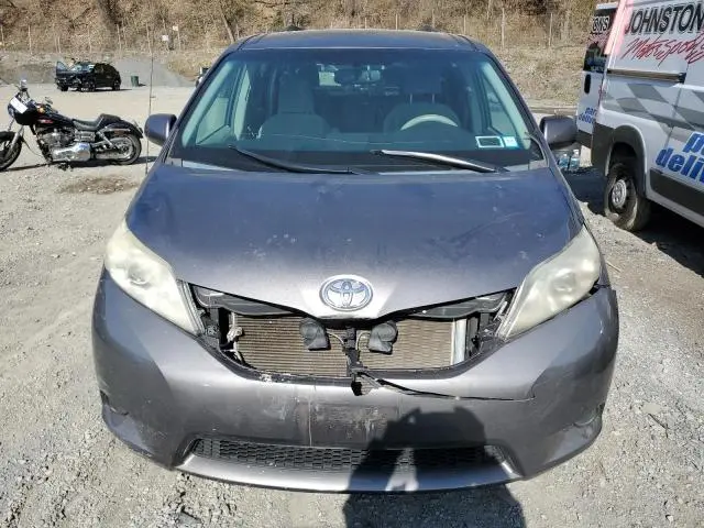 2013 TOYOTA SIENNA LE  