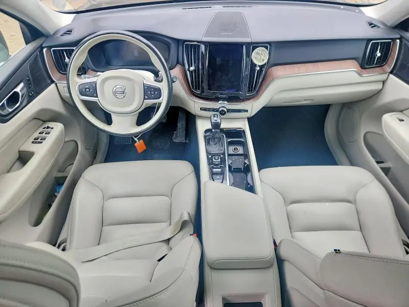2021 VOLVO XC60 T5 MOMENTUM  