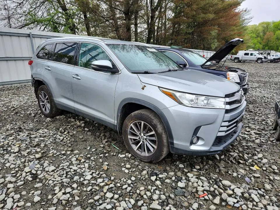 2019 TOYOTA HIGHLANDER XLE  