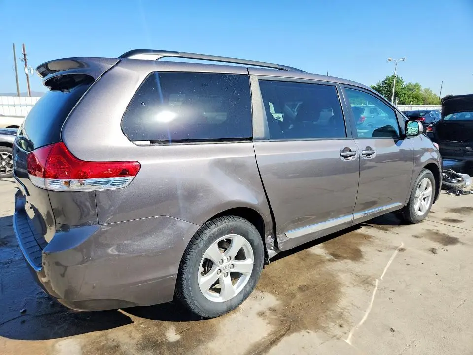 2014 TOYOTA SIENNA LE  