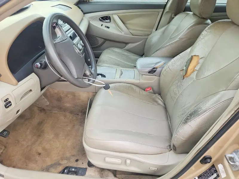 2010 TOYOTA CAMRY LE  