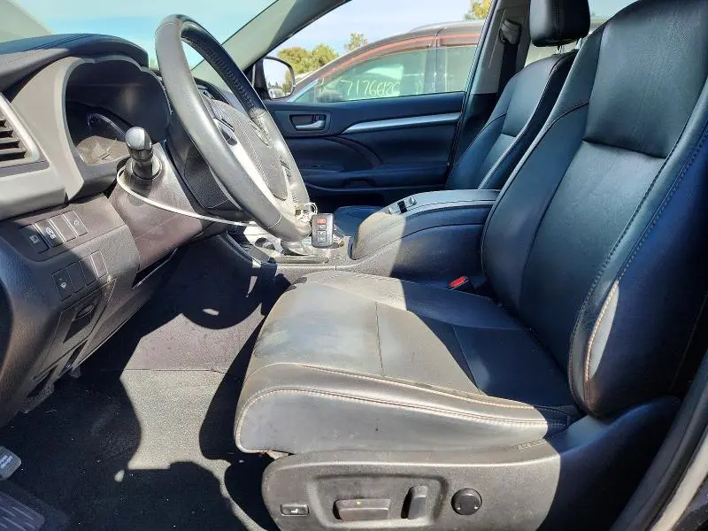 2019 TOYOTA HIGHLANDER XLE  