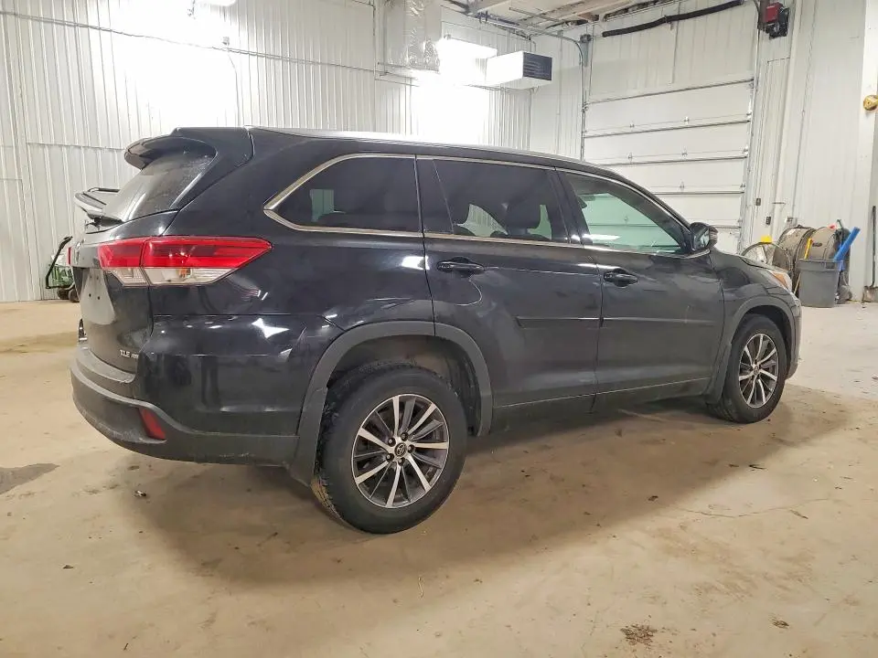 2017 TOYOTA HIGHLANDER XLE  