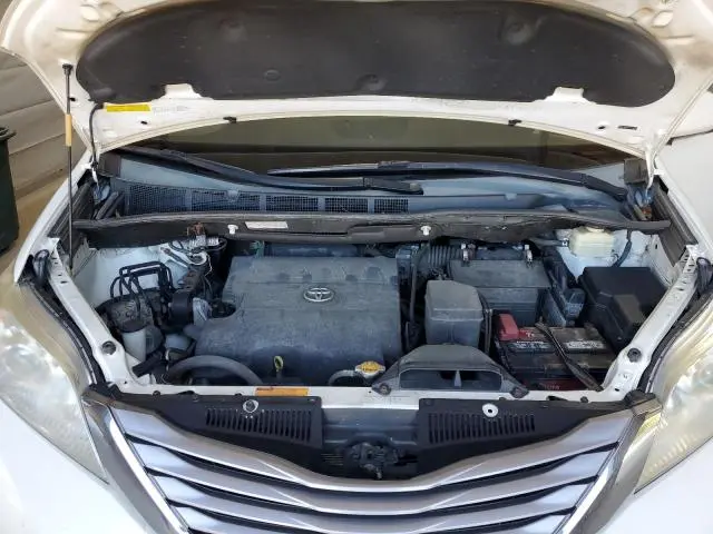 2015 TOYOTA SIENNA XLE  