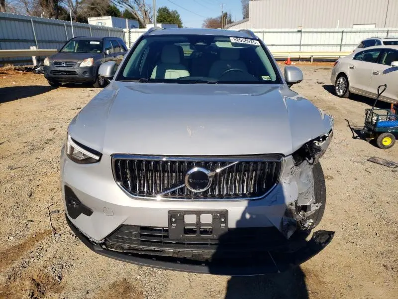 2023 VOLVO XC40 PLUS  