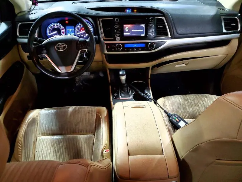 2015 TOYOTA HIGHLANDER LE PLUS  