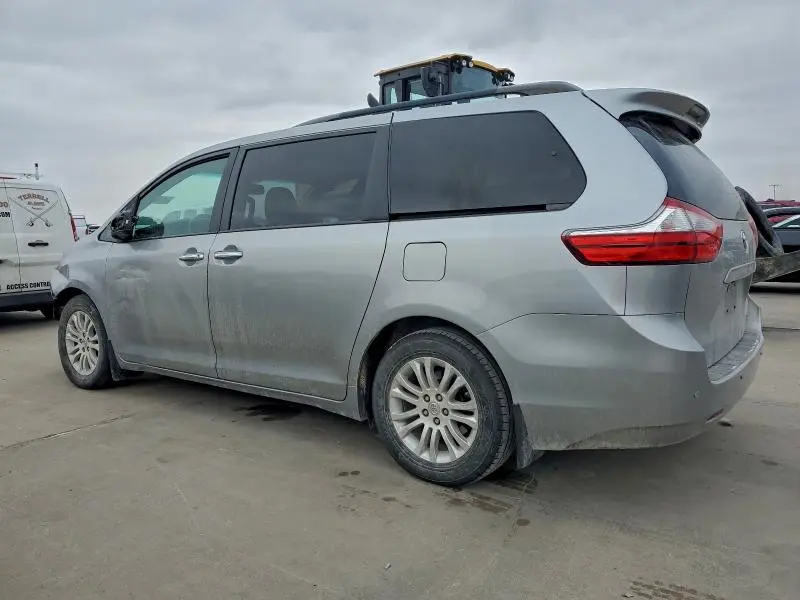 2017 TOYOTA SIENNA XLE  