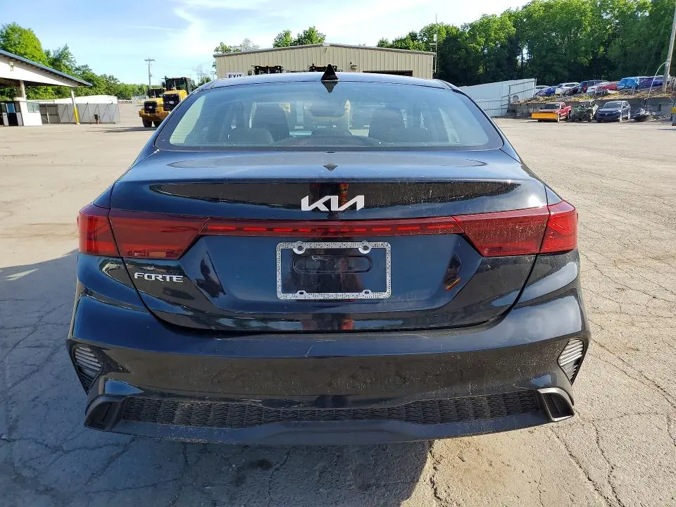 2022 KIA FORTE LXS  