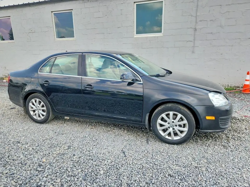 2010 VOLKSWAGEN JETTA SE  