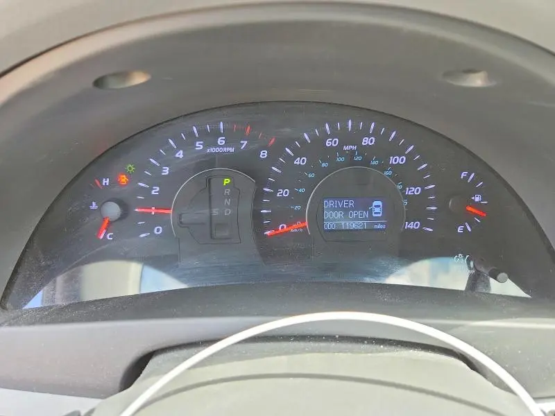 2011 TOYOTA CAMRY XLE  