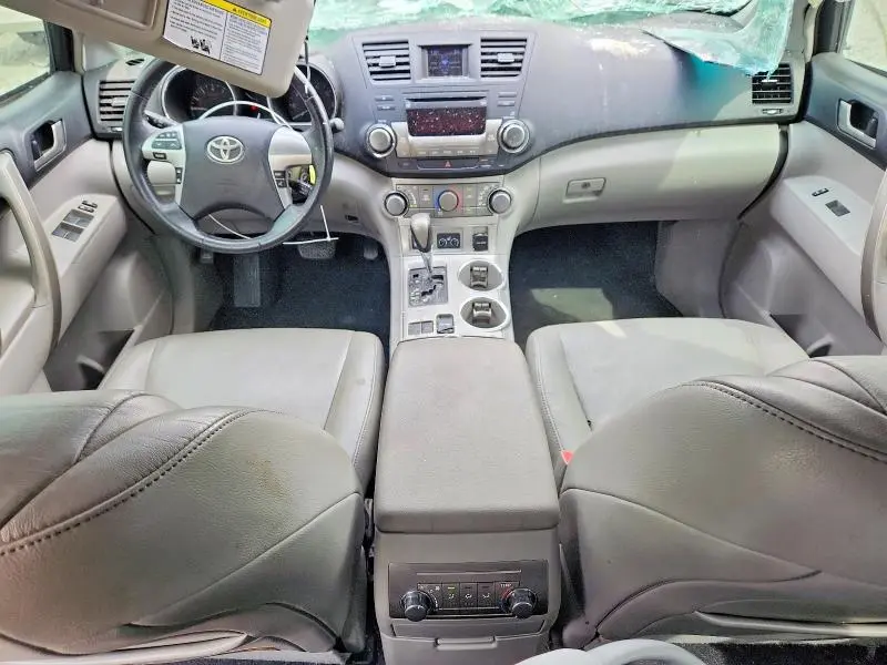 2012 TOYOTA HIGHLANDER SE  