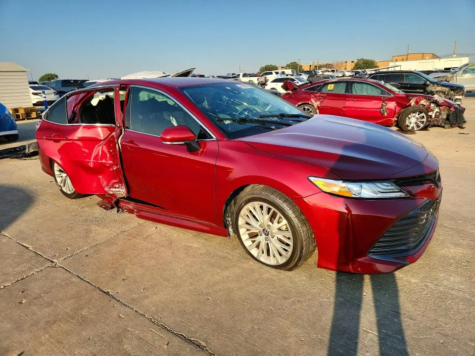 2020 TOYOTA CAMRY XLE  