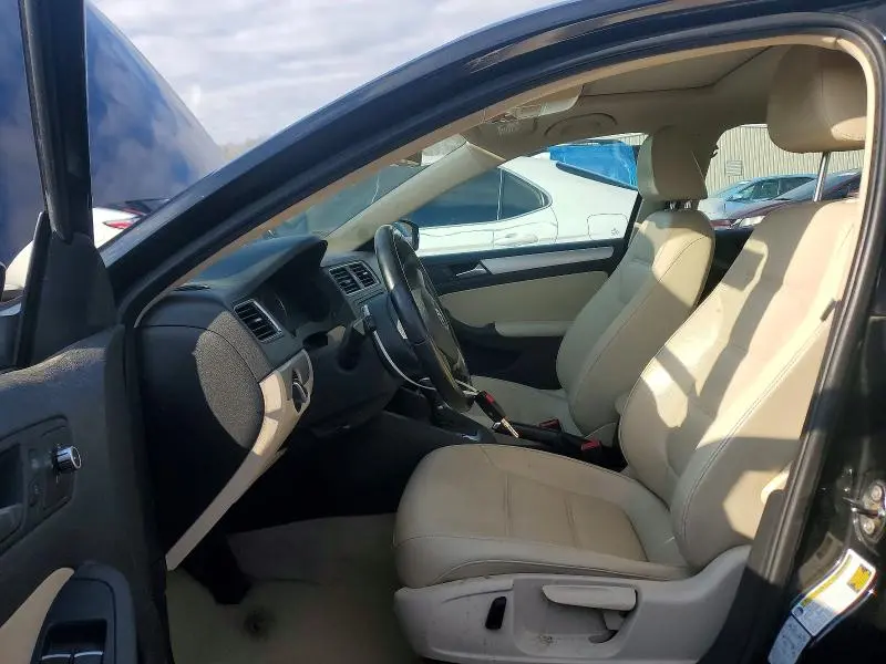 2013 VOLKSWAGEN JETTA SE  