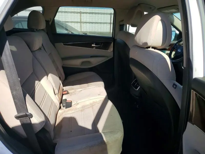 2016 KIA SORENTO LX  