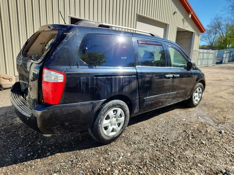 2010 KIA SEDONA LX  