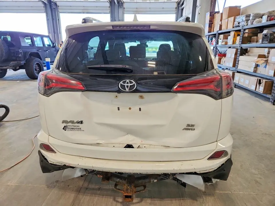 2016 TOYOTA RAV4 SE  