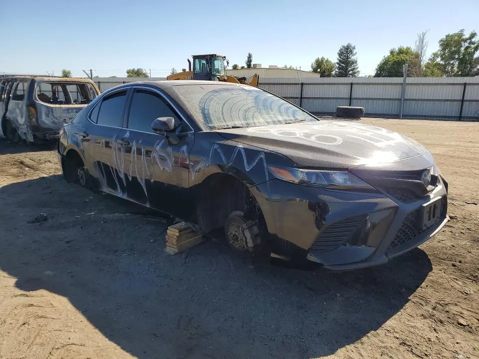 2018 TOYOTA CAMRY SE  