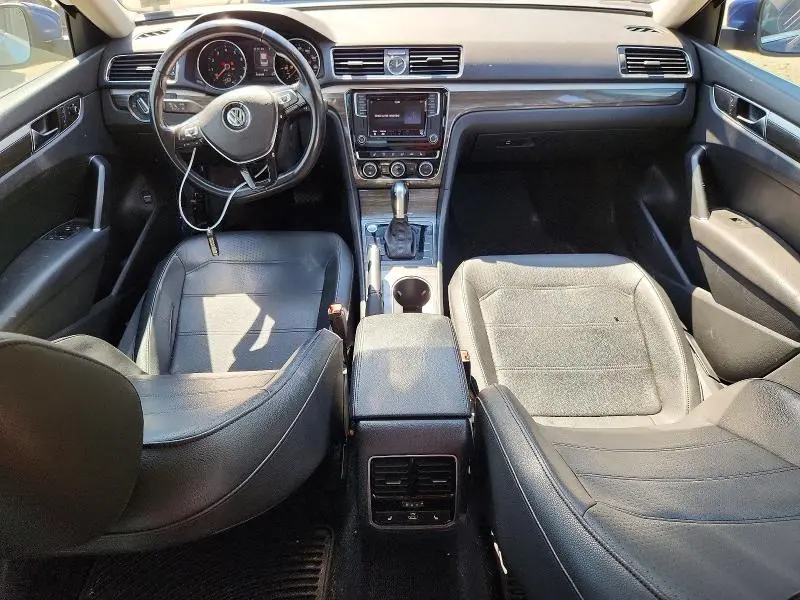 2017 VOLKSWAGEN PASSAT SE  