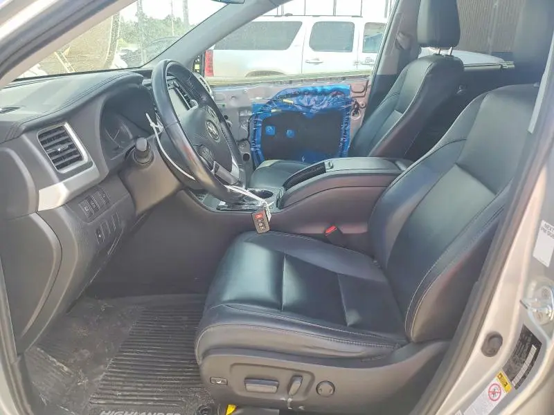 2019 TOYOTA HIGHLANDER SE  