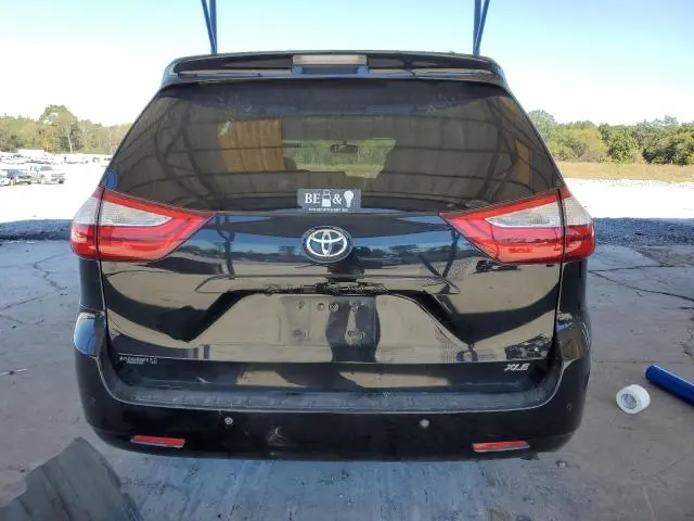 2017 TOYOTA SIENNA XLE  