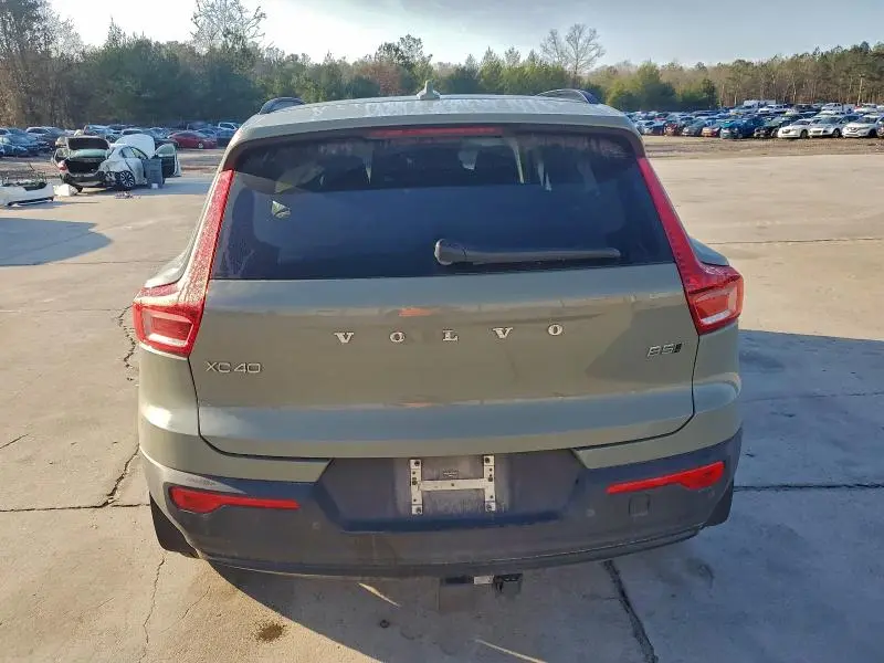 2023 VOLVO XC40 PLUS  