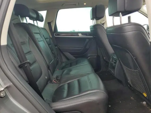 2016 VOLKSWAGEN TOUAREG SPORT  