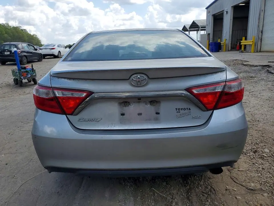 2015 TOYOTA CAMRY SE  
