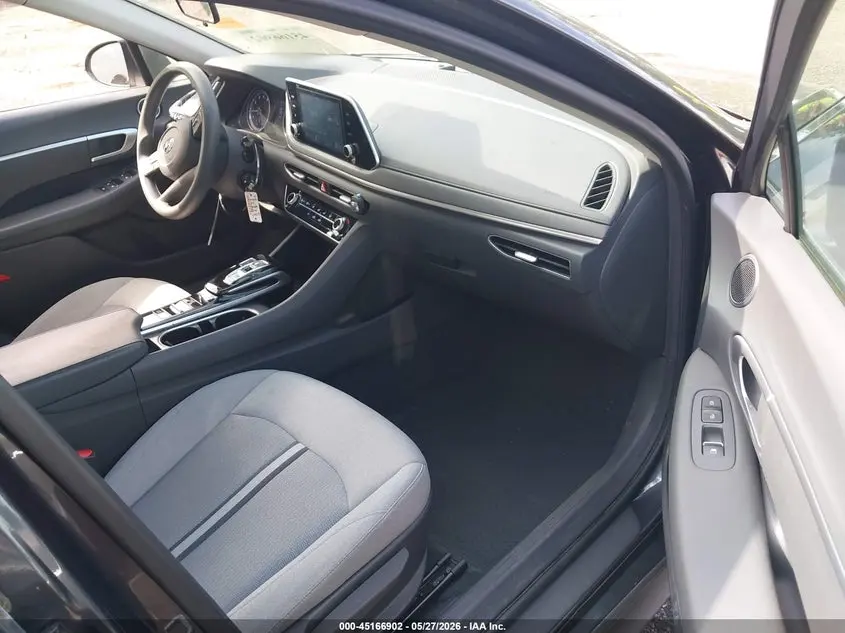 2022 HYUNDAI SONATA SE