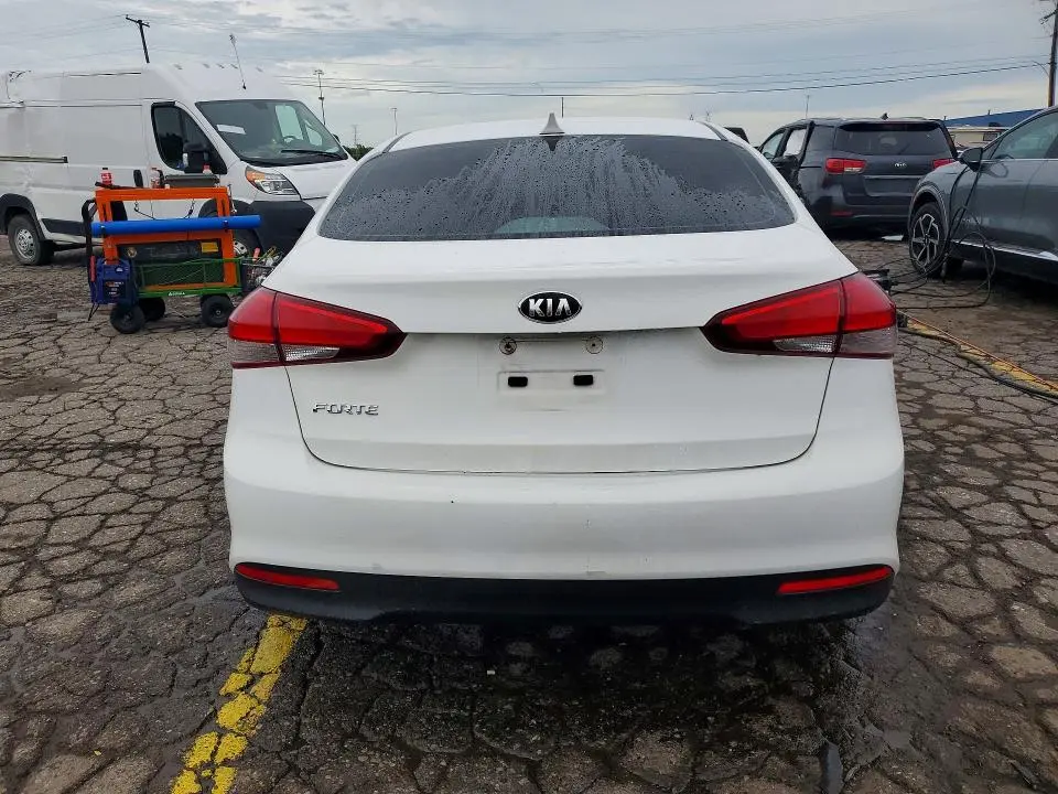 2018 KIA FORTE LX  