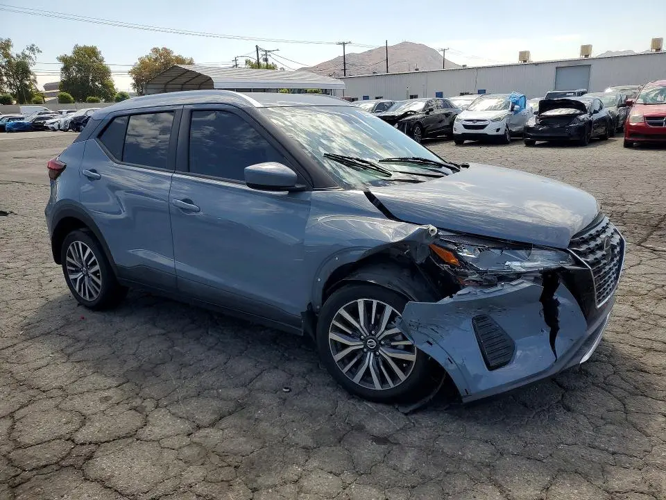 2021 NISSAN KICKS SV  